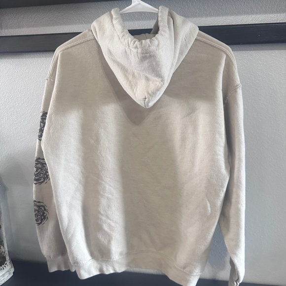 Stranger Things Netflix Cream Sweatshirt with Hellfire Club Graphic size small - Picture 4 of 5